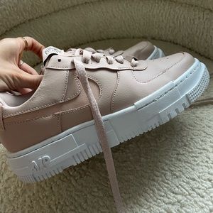 Nike Air Force 1 Pixel